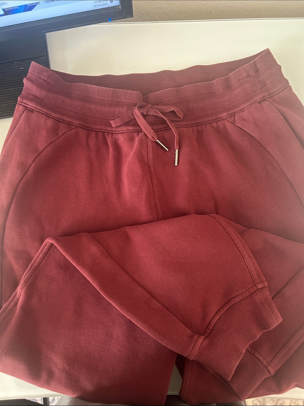 Lululemon Scuba Joggers – Size 8 | Burgundy